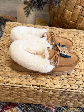 New Dearfoams Genuine Shearling Slippers Moccasins Women’s Size 6 Dluxe